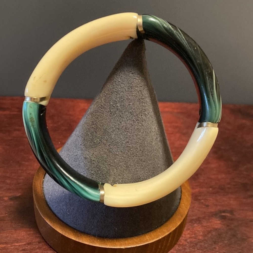 Vintage fabulous forest green and bone colored bangle